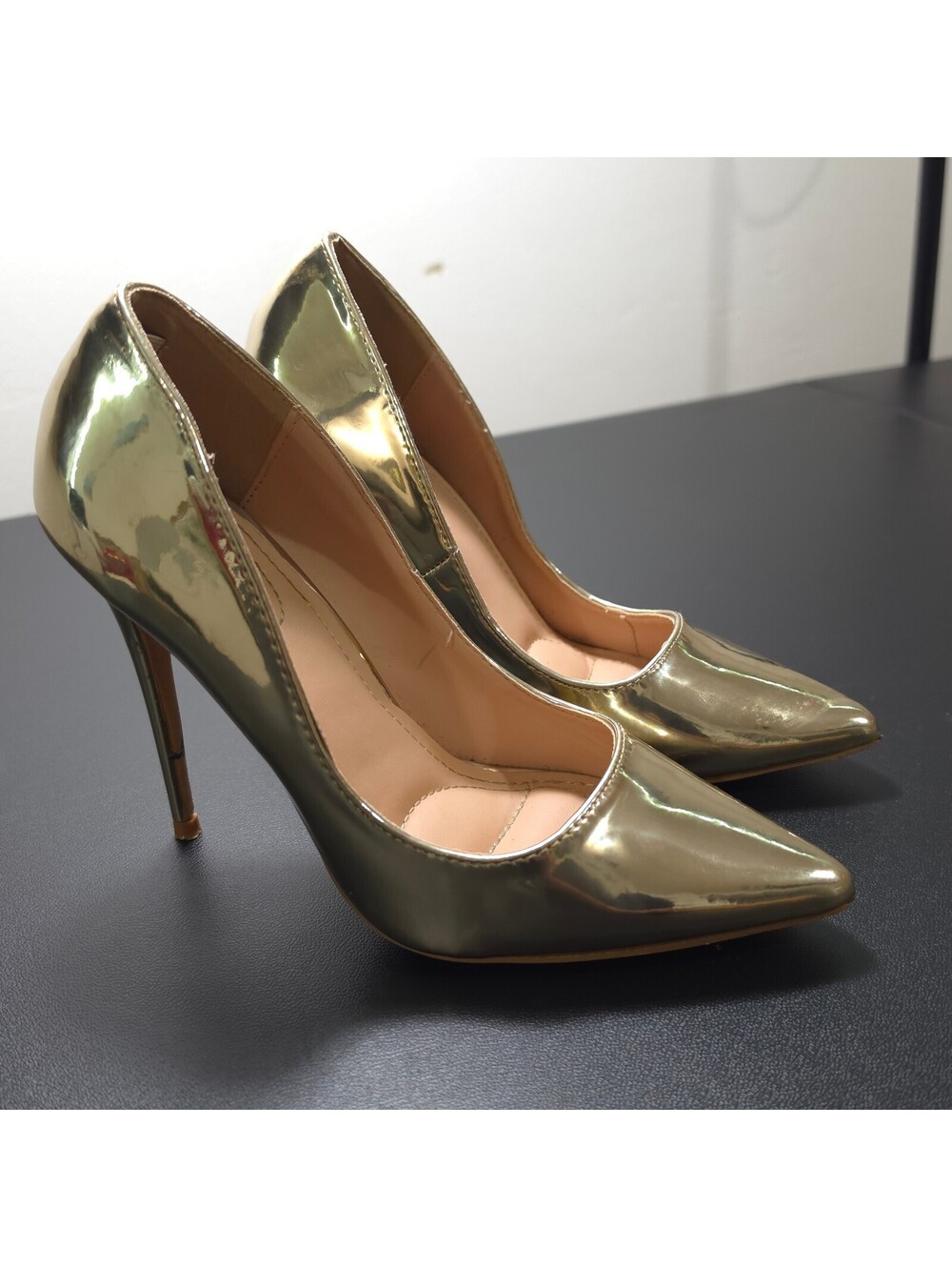 Elegant Collection Gold Pointed Toe Stiletto Heels Size 7.5